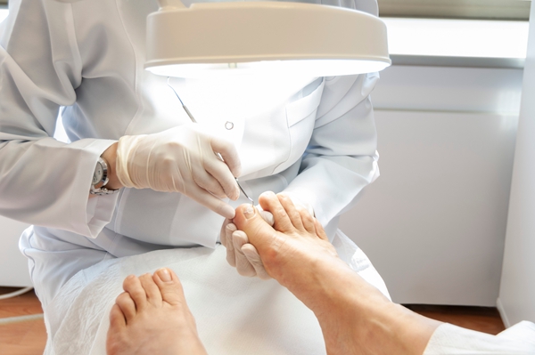 糖尿足的征兆全解：皮肤破溃、疼痛加剧需立即检查